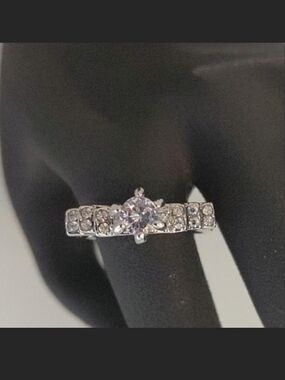 Source Unknown Silver Clear Crystal Solitaire Ring